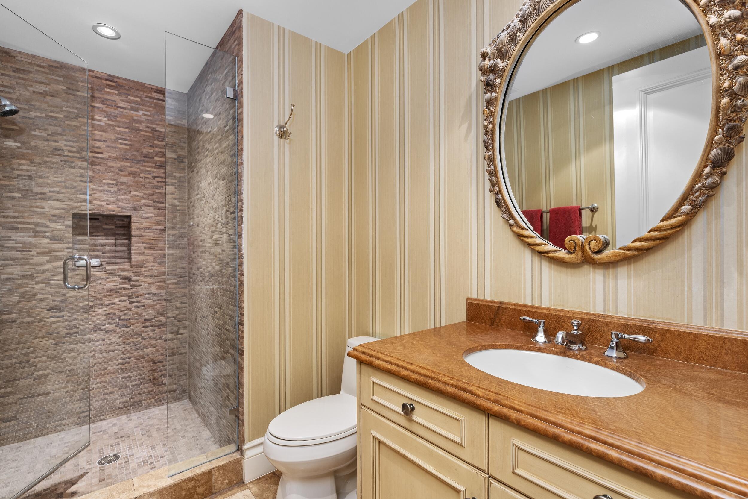 2500 South Ocean Boulevard, Unit PH2 Boca Raton, FL 33432 - Photo 41 of 59 Guest Bath