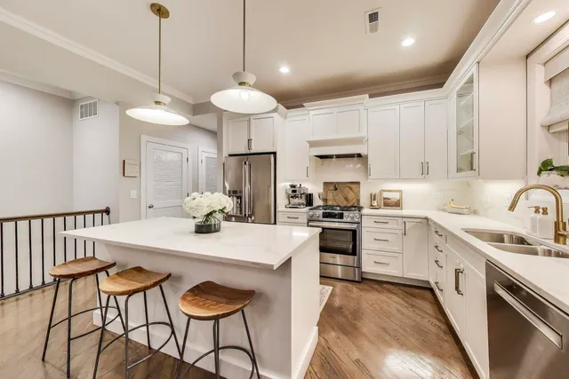 $6,500 | 1533 North Cleveland Avenue, Unit 1S, Chicago, IL 60610