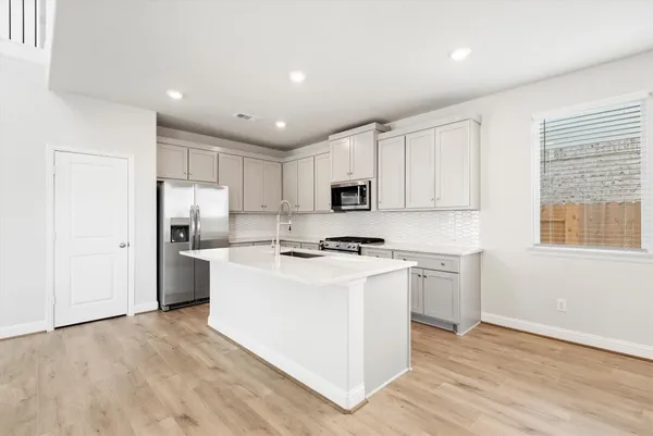 $2,700 | 13155 Hidden Village, Conroe, TX 77302