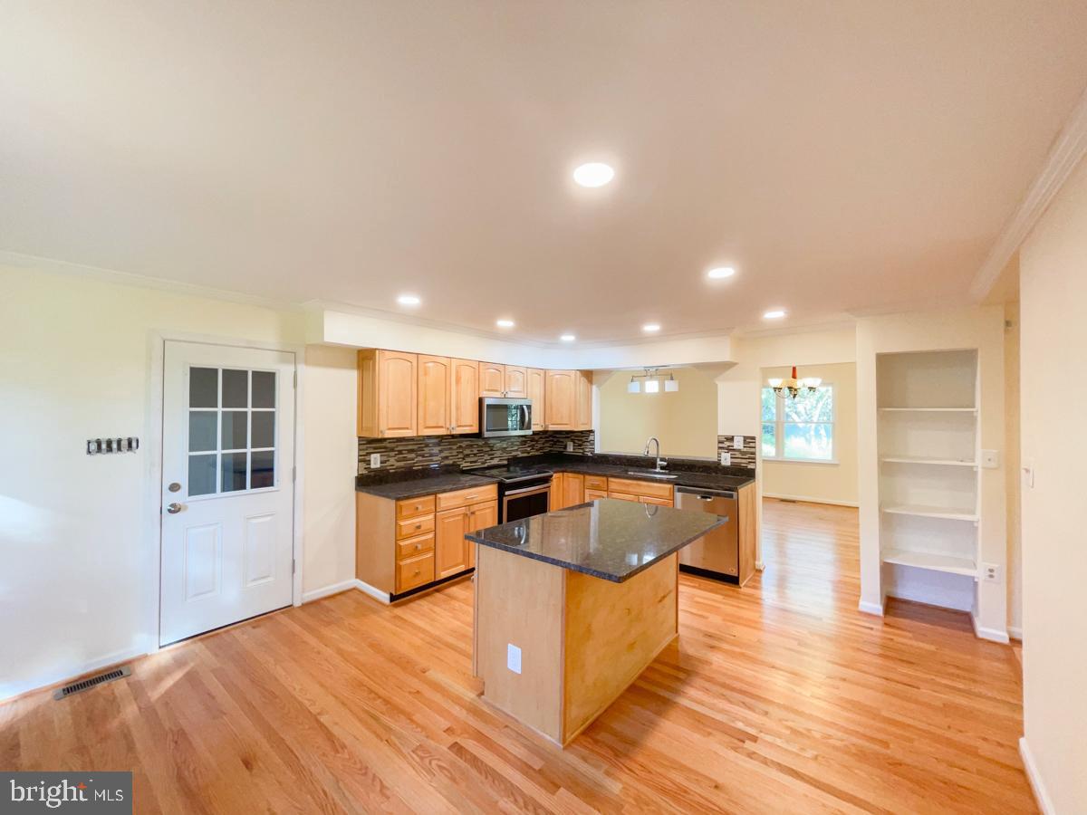 2713 Duvall Road Burtonsville, MD 20866 - Photo 9 of 32 Gallery Image 9