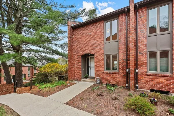 $340,000 | 8 Sutton Court, Unit 8, Amherst, MA 01002