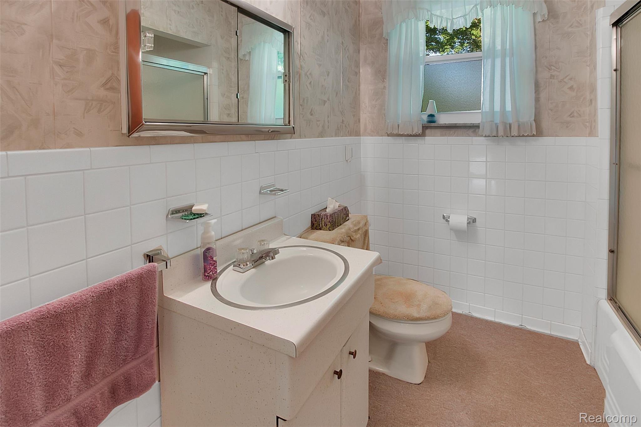 21570 Stahelin Road Southfield, MI 48075 - Photo 21 of 28 FULL BATH