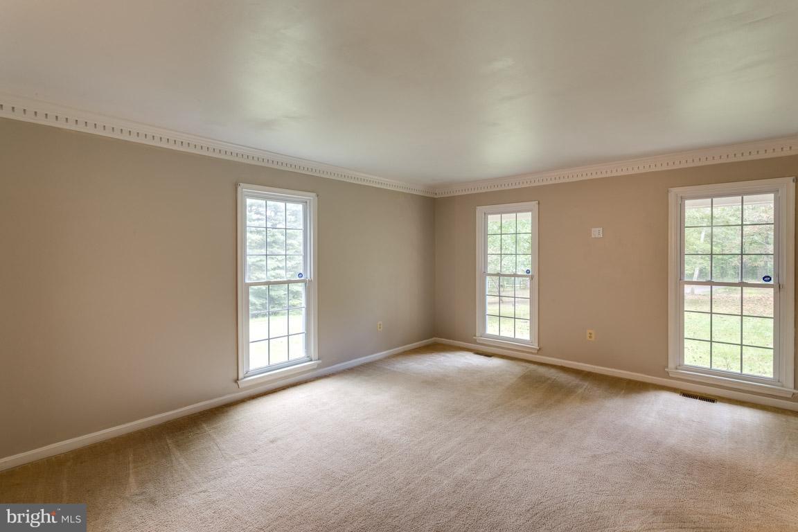15268 Norman Road Culpeper, VA 22701 - Photo 5 of 30 Living Room