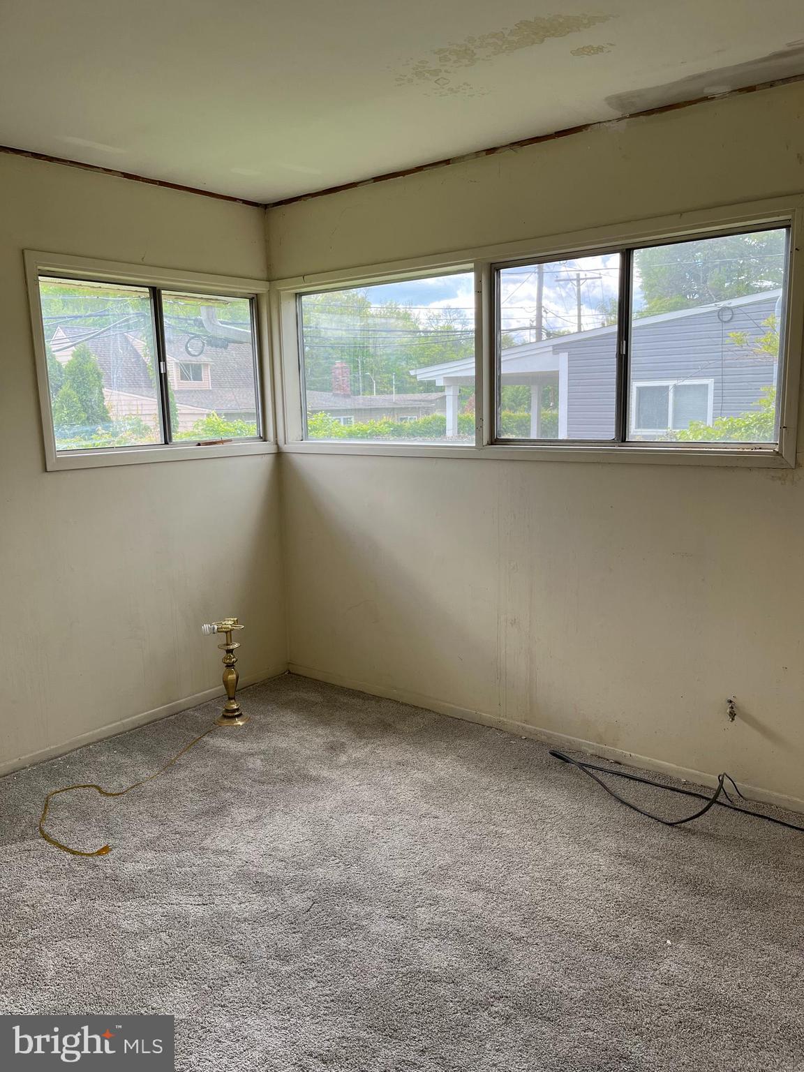 12 Trellis Road Levittown, PA 19056 - Photo 11 of 19 an empty room with a window