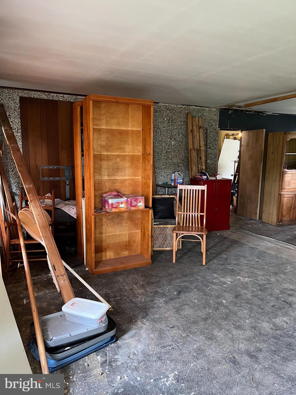 12 Trellis Road Levittown, PA 19056 - Photo 5 of 19 a room with furniture and a window