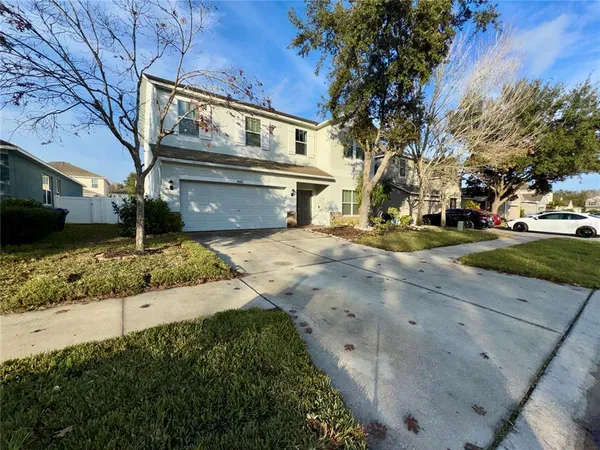 a view of a house with a yard