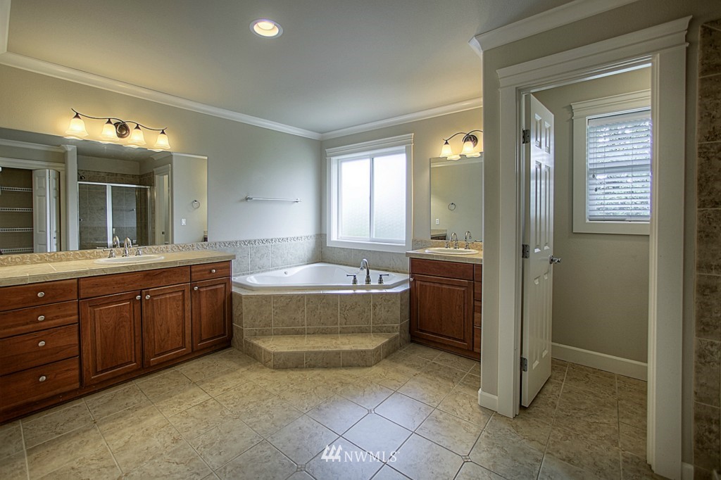 6152 Northeast 3rd Court Renton, WA 98059 - Photo 14 of 24