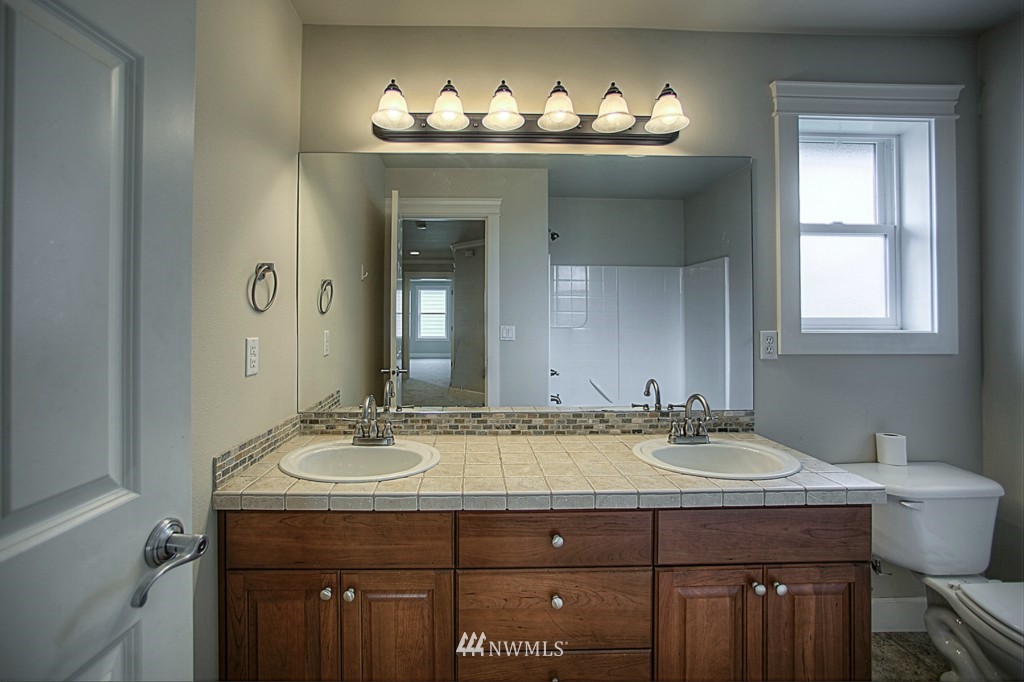 6152 Northeast 3rd Court Renton, WA 98059 - Photo 18 of 24