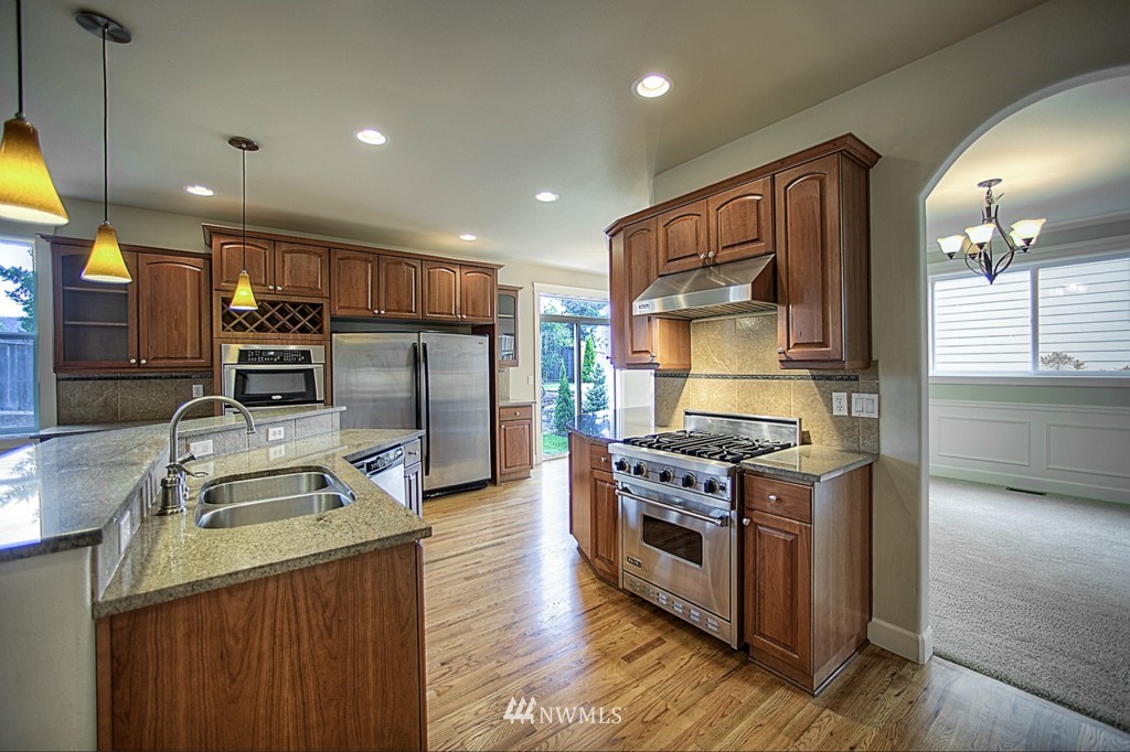 6152 Northeast 3rd Court Renton, WA 98059 - Photo 7 of 24