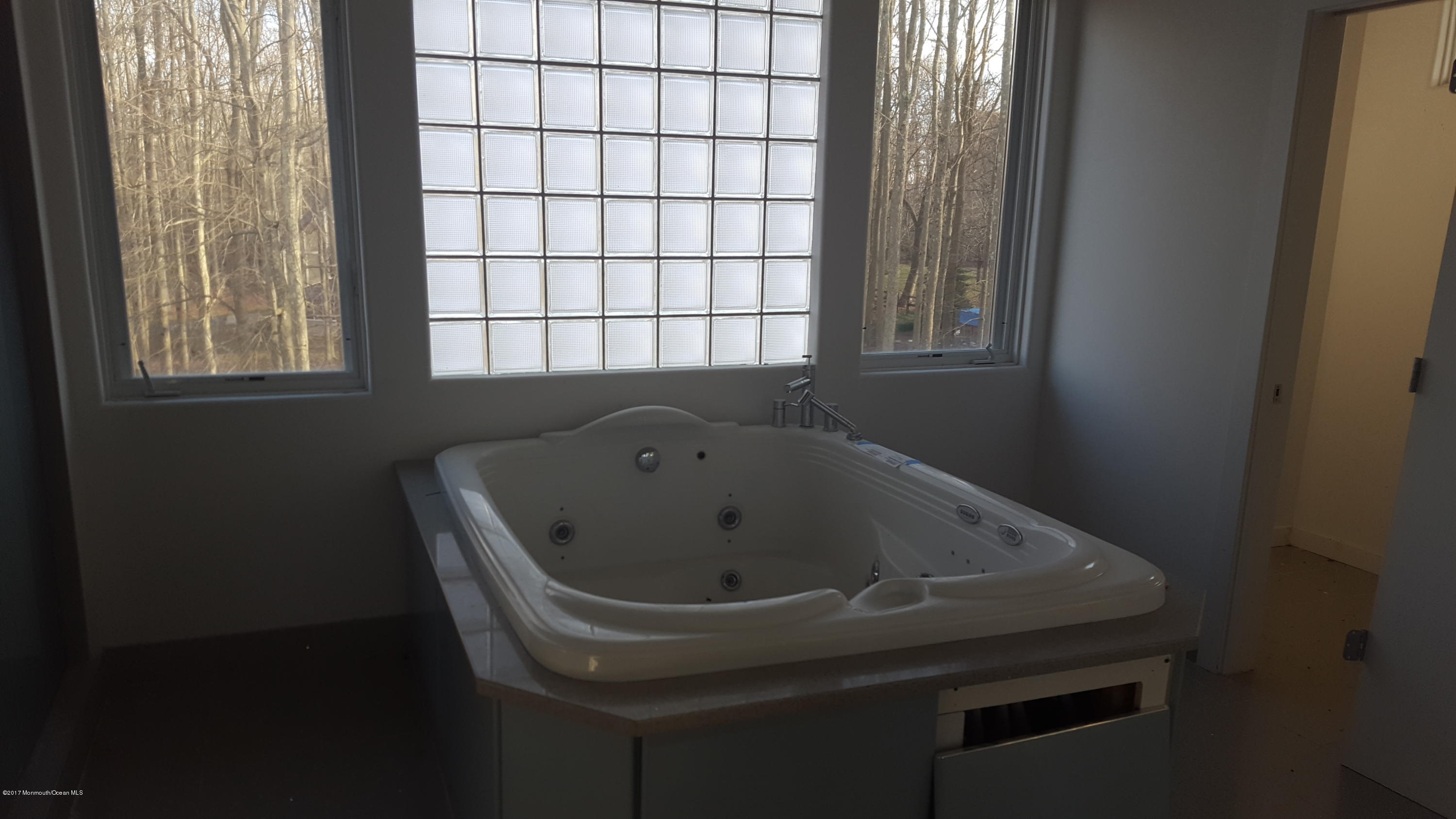 424 Tennent Road Morganville, NJ 07751 - Photo 5 of 11 20161203_143405
