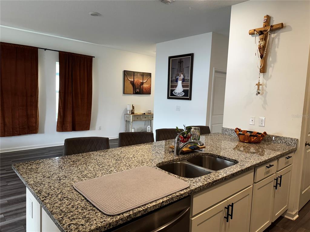 927 Kelly Fern Loop Ruskin, FL 33570 - Photo 5 of 13