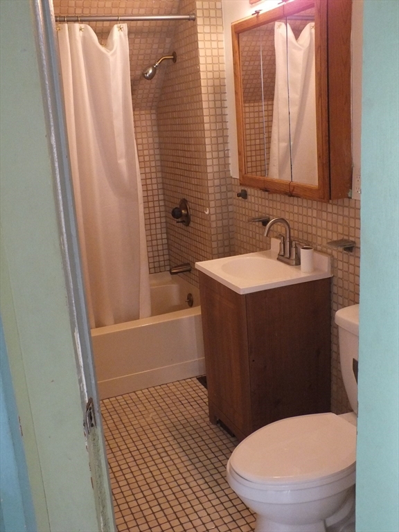 241 Tyler Street Springfield, MA 01109 - Photo 13 of 23