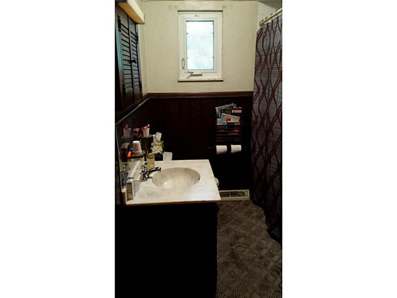 34 Holman Road Finleyville, PA 15332 - Photo 3 of 9 Full Bath.