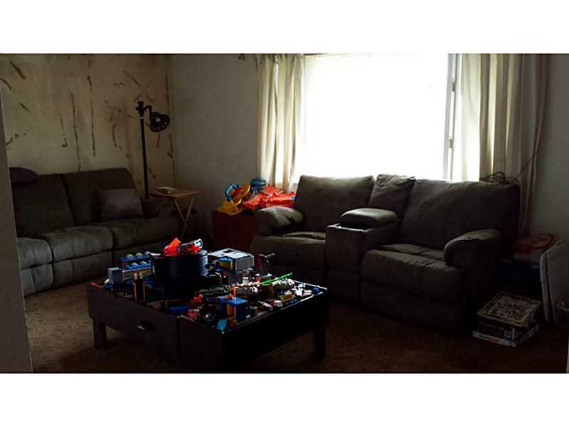 34 Holman Road Finleyville, PA 15332 - Photo 4 of 9 Living Room.