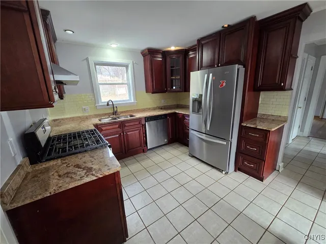 $2,350 | 205 Elmbrook Drive, Manlius, NY 13104