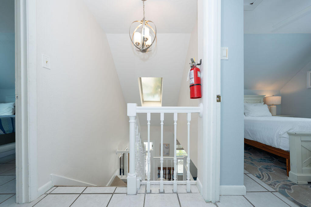 58121 Morton Street Marathon, FL 33050 - Photo 66 of 93 Upstairs Hallway