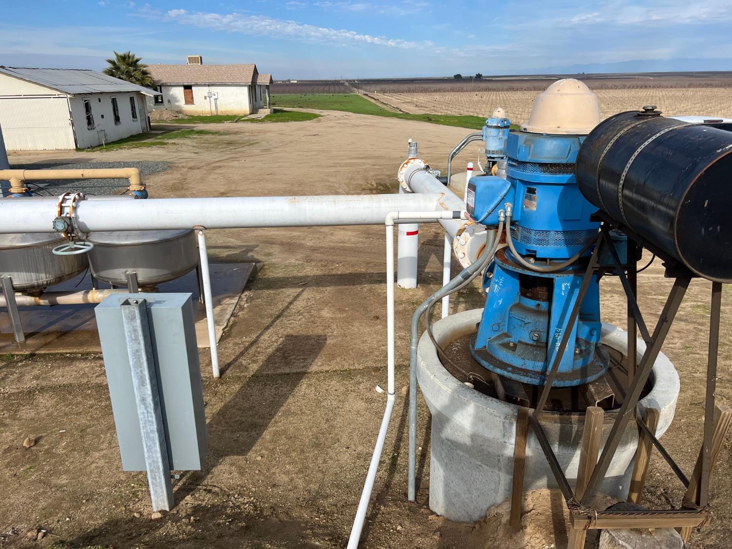 32717 Kimberlina Road Bakersfield, CA 93308 - Photo 15 of 19 a view of washer and dryer
