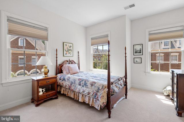 $1,100,000 | 5233 Bessley Place, Alexandria, VA 22304