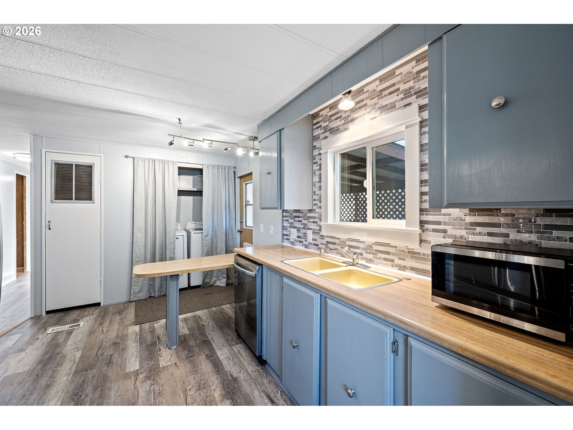 708 North 51st Street Springfield, OR 97478 - Photo 13 of 32 Kitchen