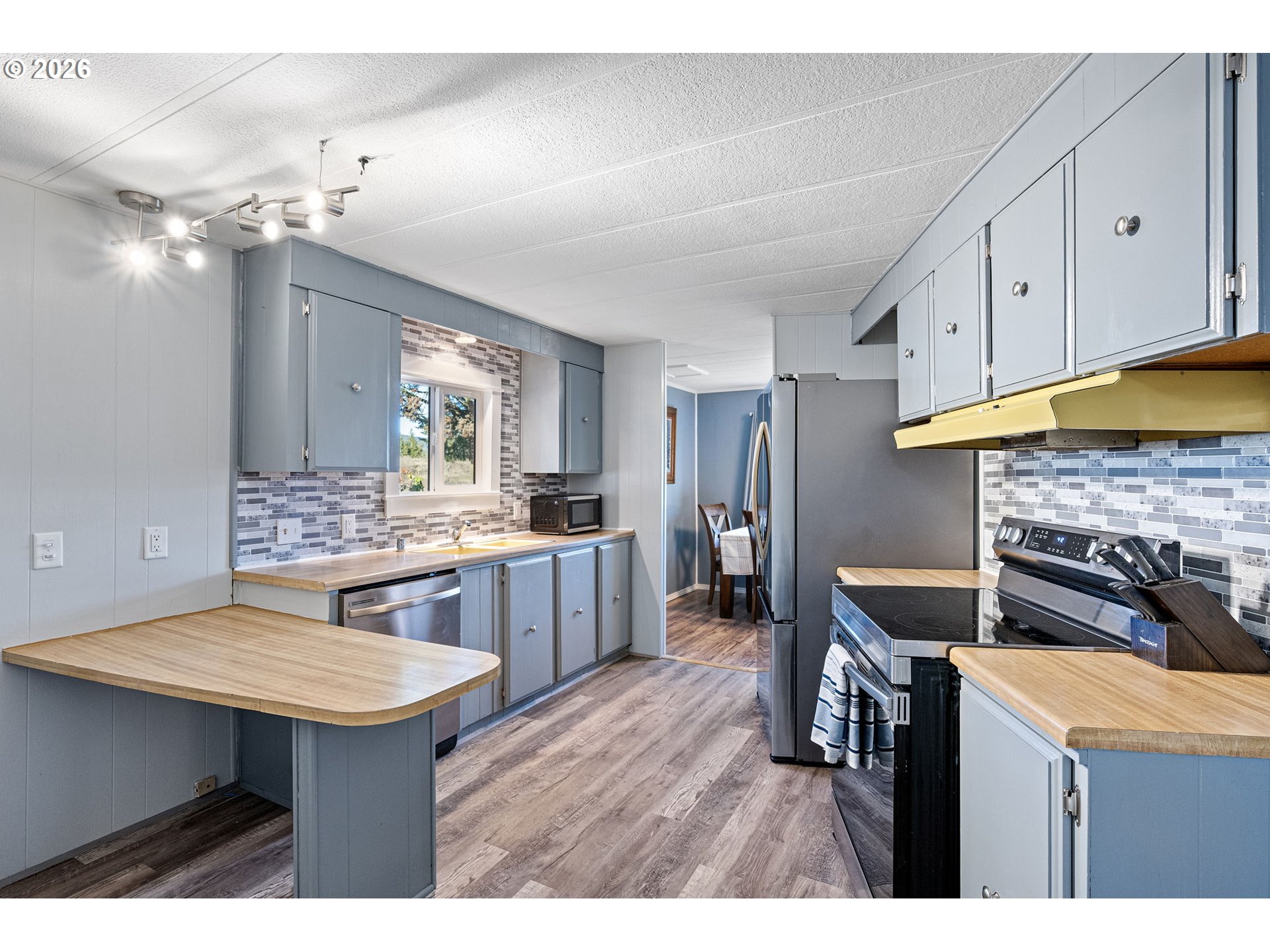 708 North 51st Street Springfield, OR 97478 - Photo 14 of 32 Kitchen
