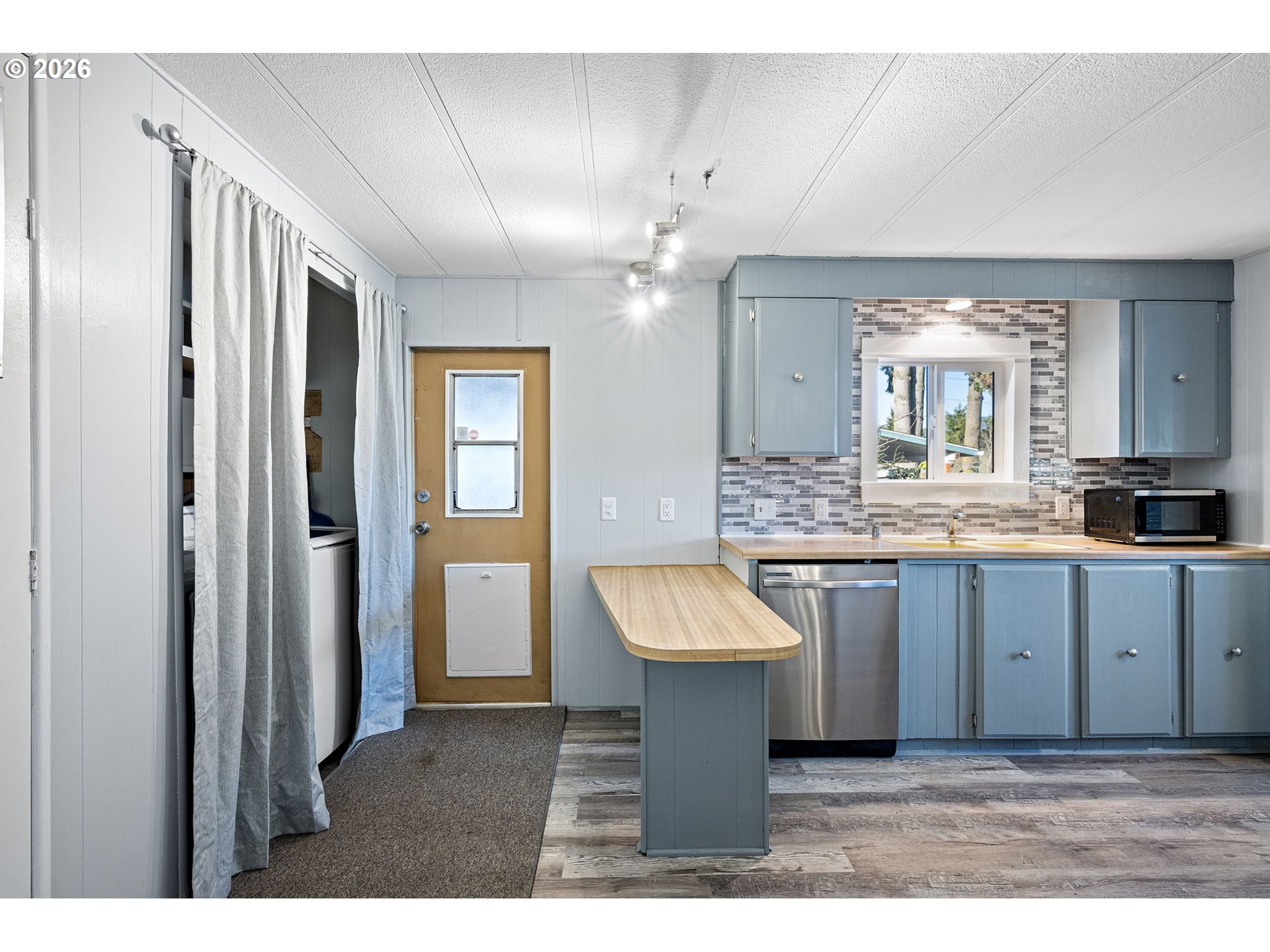 708 North 51st Street Springfield, OR 97478 - Photo 15 of 32 Laundry