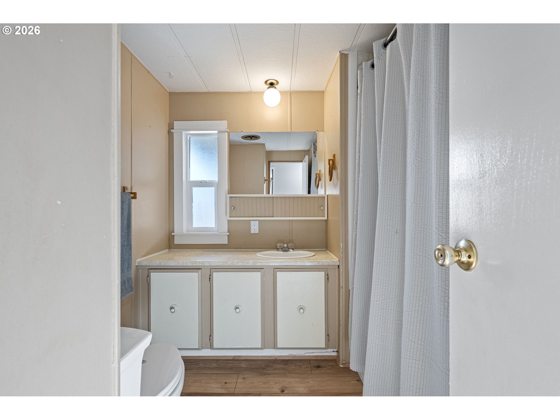 708 North 51st Street Springfield, OR 97478 - Photo 19 of 32 Bathroom