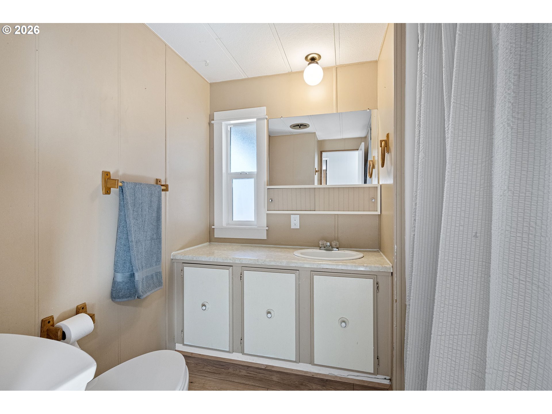 708 North 51st Street Springfield, OR 97478 - Photo 20 of 32 Bathroom