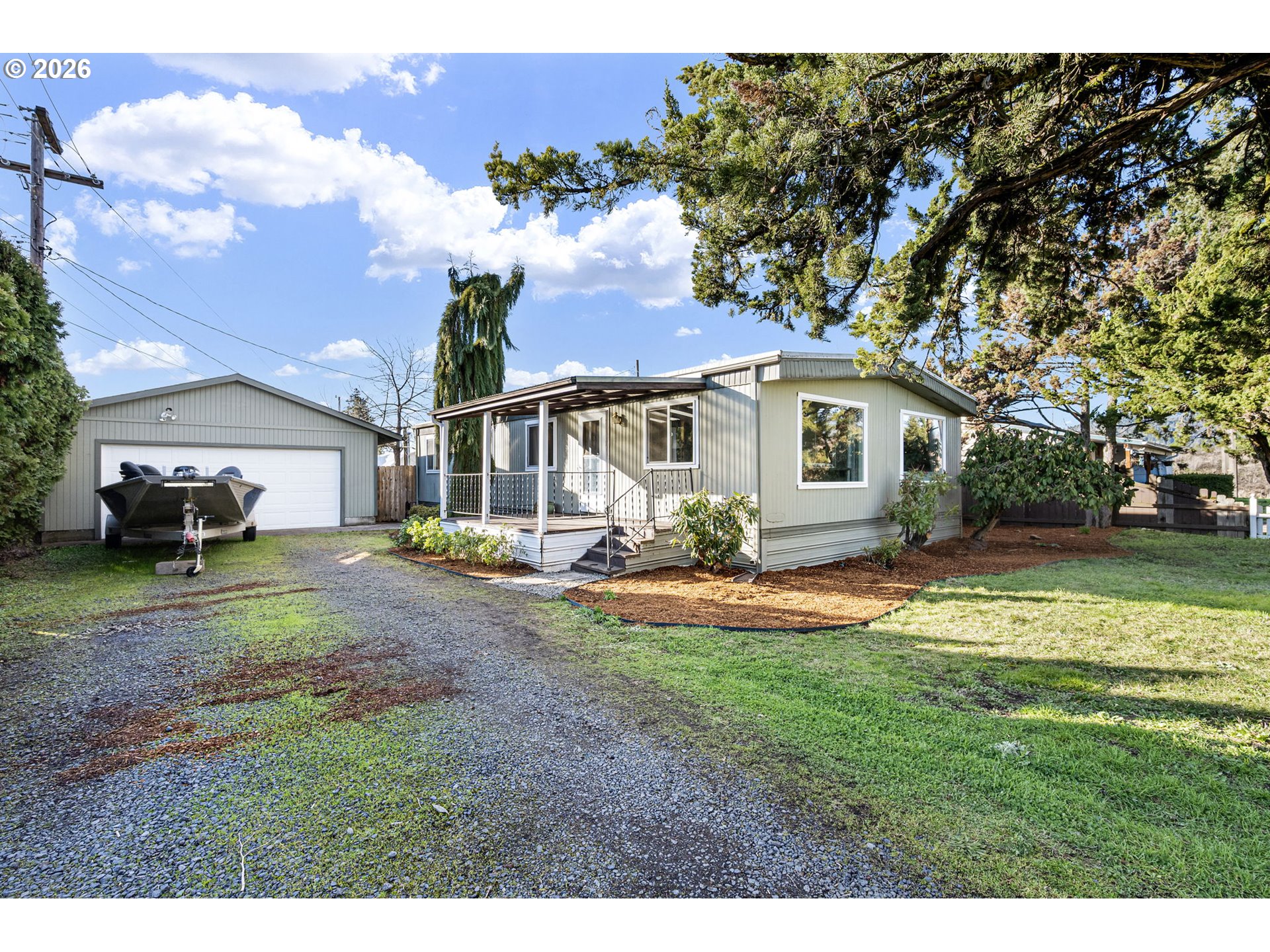 708 North 51st Street Springfield, OR 97478 - Photo 2 of 32 Driveway