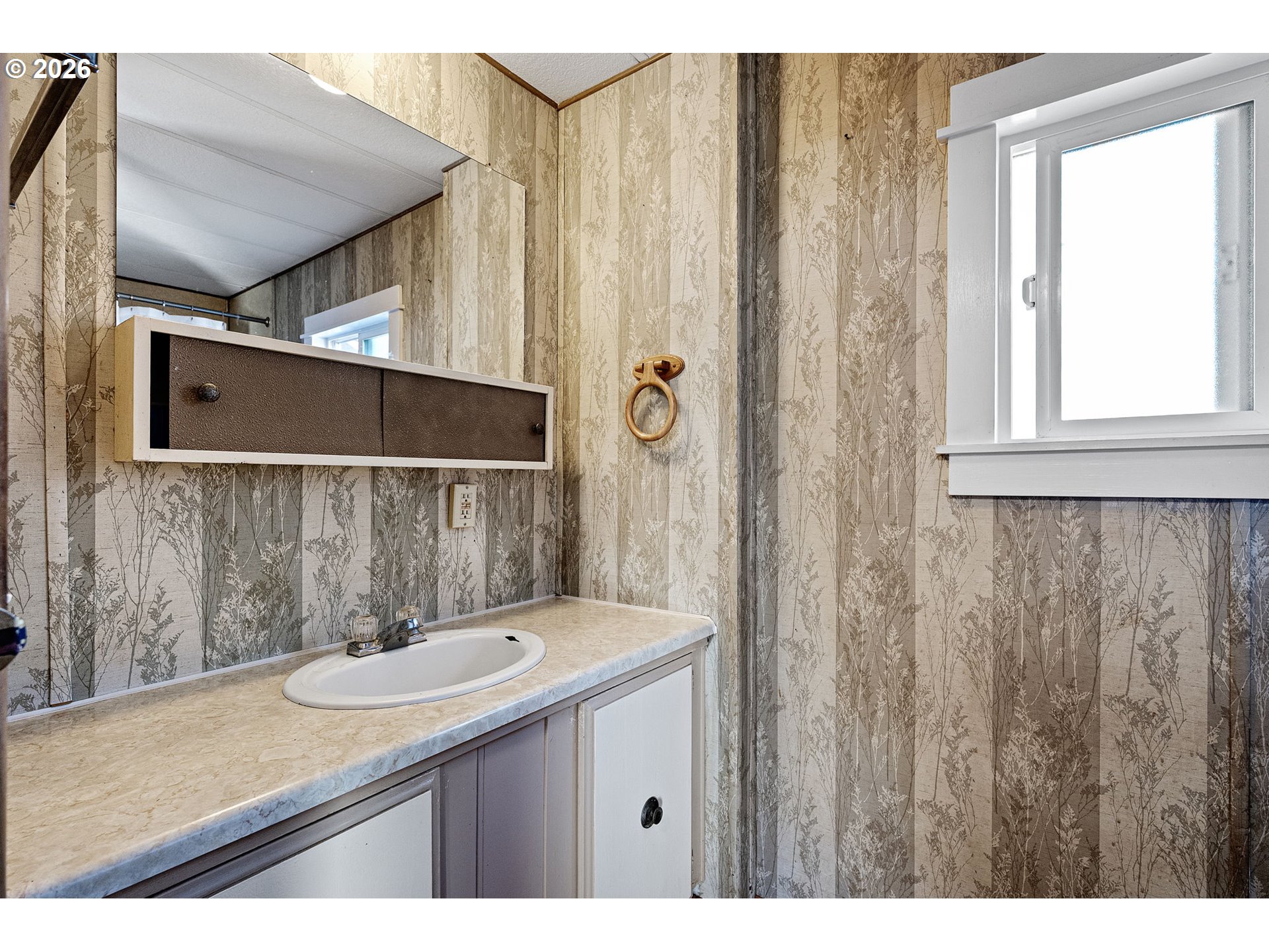 708 North 51st Street Springfield, OR 97478 - Photo 26 of 32 Bathroom, Attached