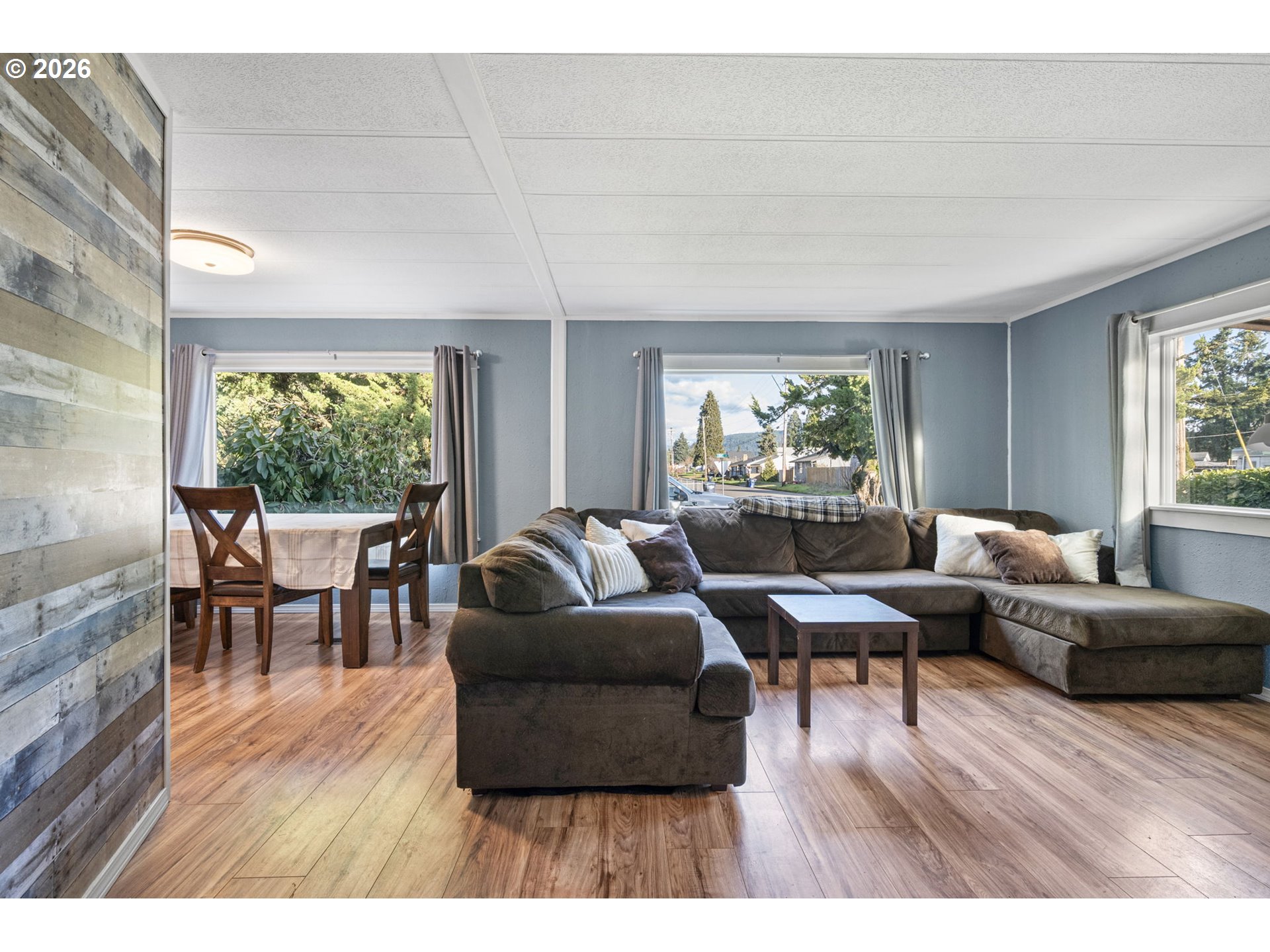 708 North 51st Street Springfield, OR 97478 - Photo 8 of 32 Living Room/Dining Room