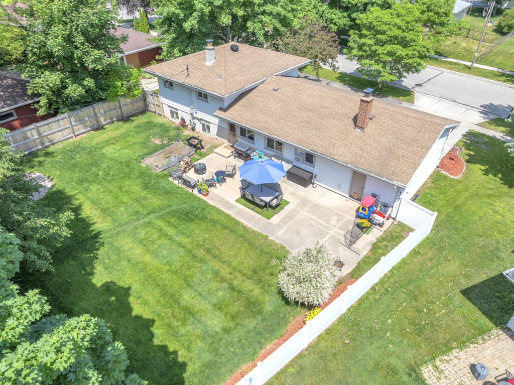 215 East Beutel Road Port Washington, WI 53074 - Photo 23 of 33 Backyard Aerial