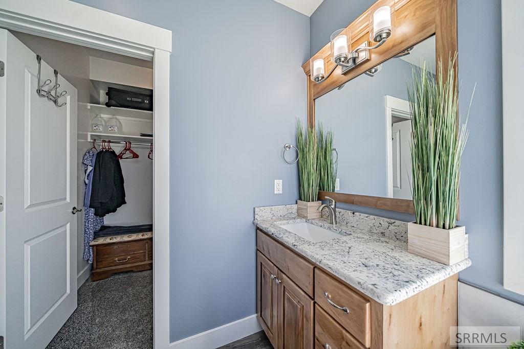 811 Harborside Loop Blackfoot, ID 83221 - Photo 22 of 40 Granite Counters