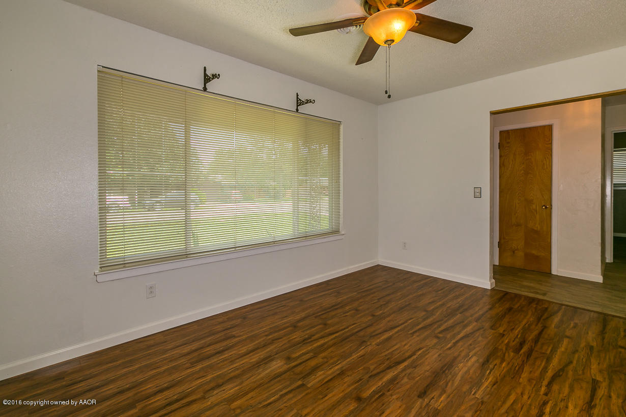 3414 Royal Road Amarillo, TX 79109 - Photo 4 of 20 Front Living Room