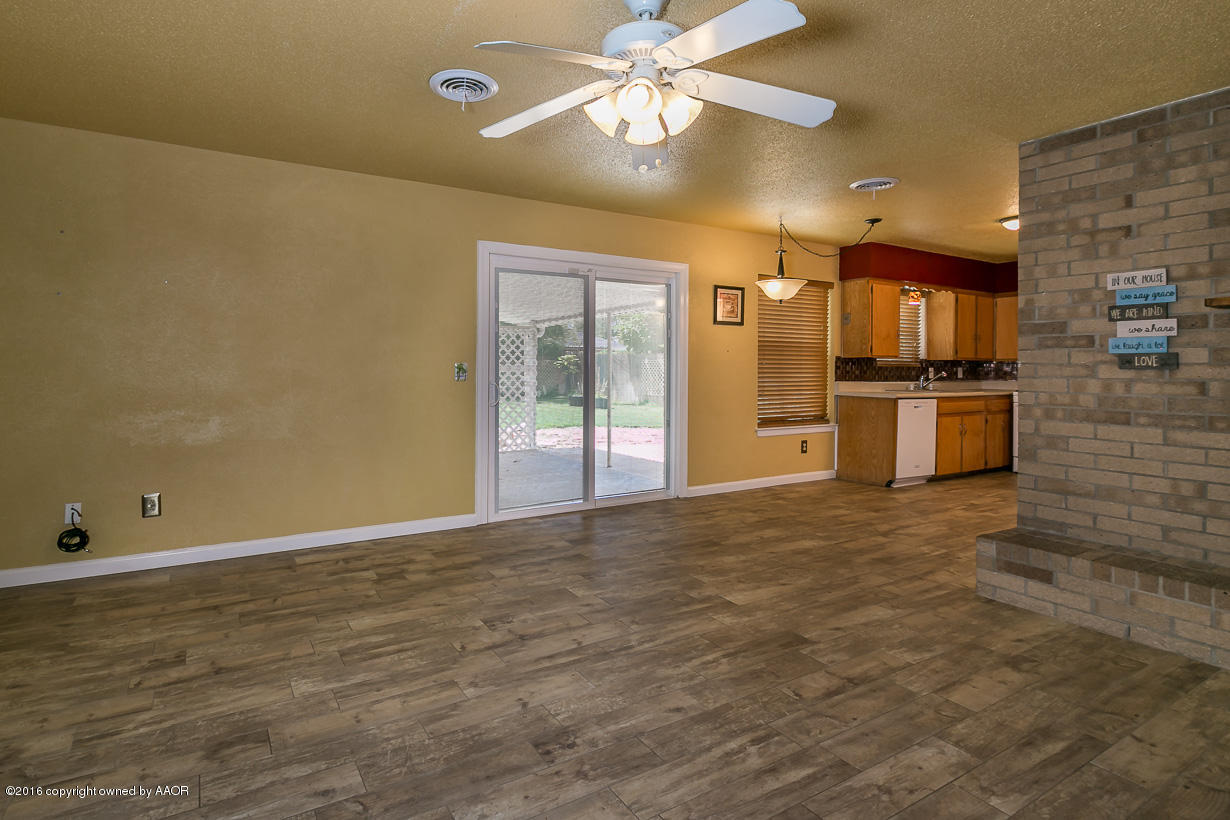 3414 Royal Road Amarillo, TX 79109 - Photo 5 of 20 Den 1