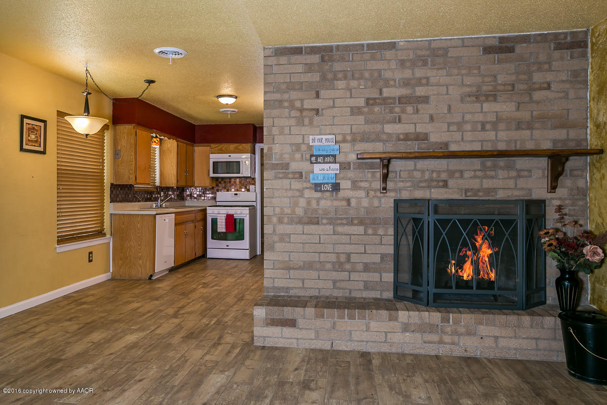 3414 Royal Road Amarillo, TX 79109 - Photo 6 of 20 Den 2
