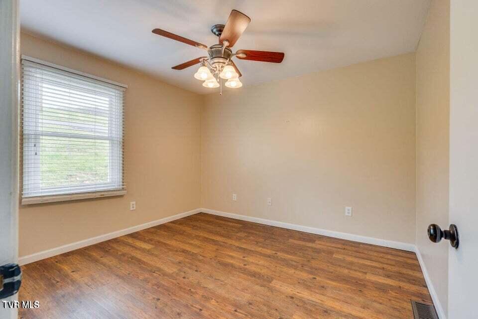 577 Pitt Road Kingsport, TN 37663 - Photo 19 of 37 20260402125320196572000000-o