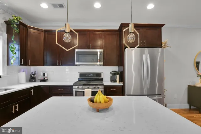 $4,095 | 1715 North Howard Street, Philadelphia, PA 19122