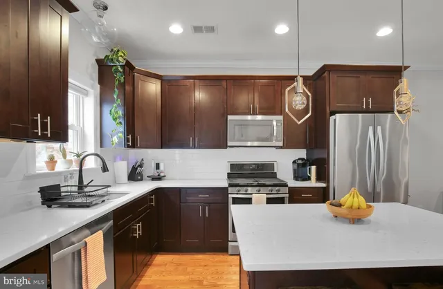 $4,095 | 1715 North Howard Street, Philadelphia, PA 19122