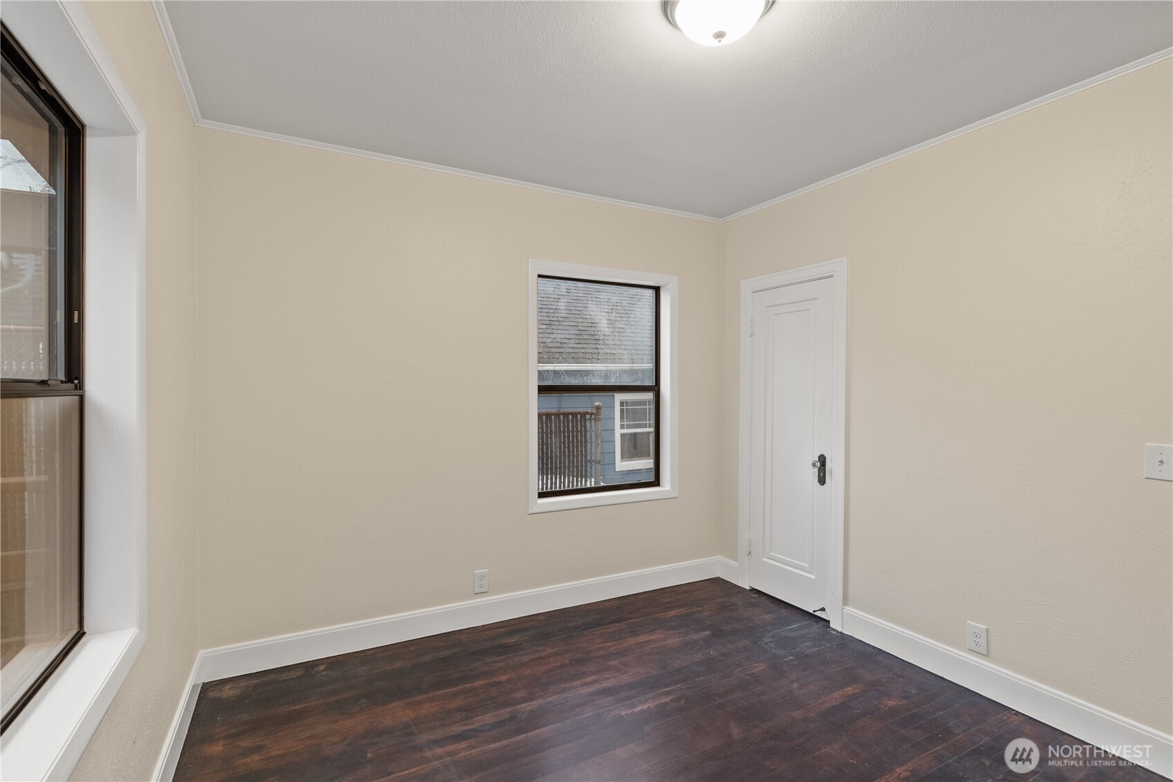 330 Wheeler Avenue Hoquiam, WA 98550 - Photo 12 of 34 an empty room with wooden floor and windows