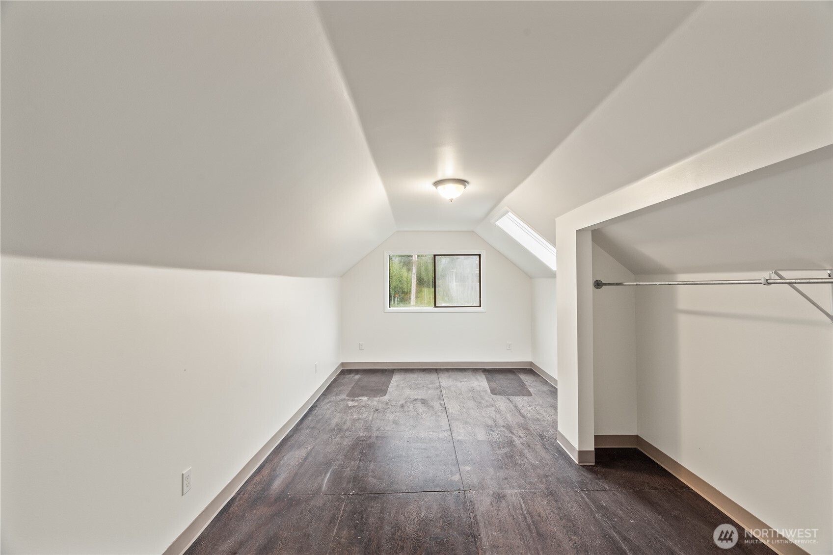 330 Wheeler Avenue Hoquiam, WA 98550 - Photo 14 of 34 an empty room with wooden floor and windows