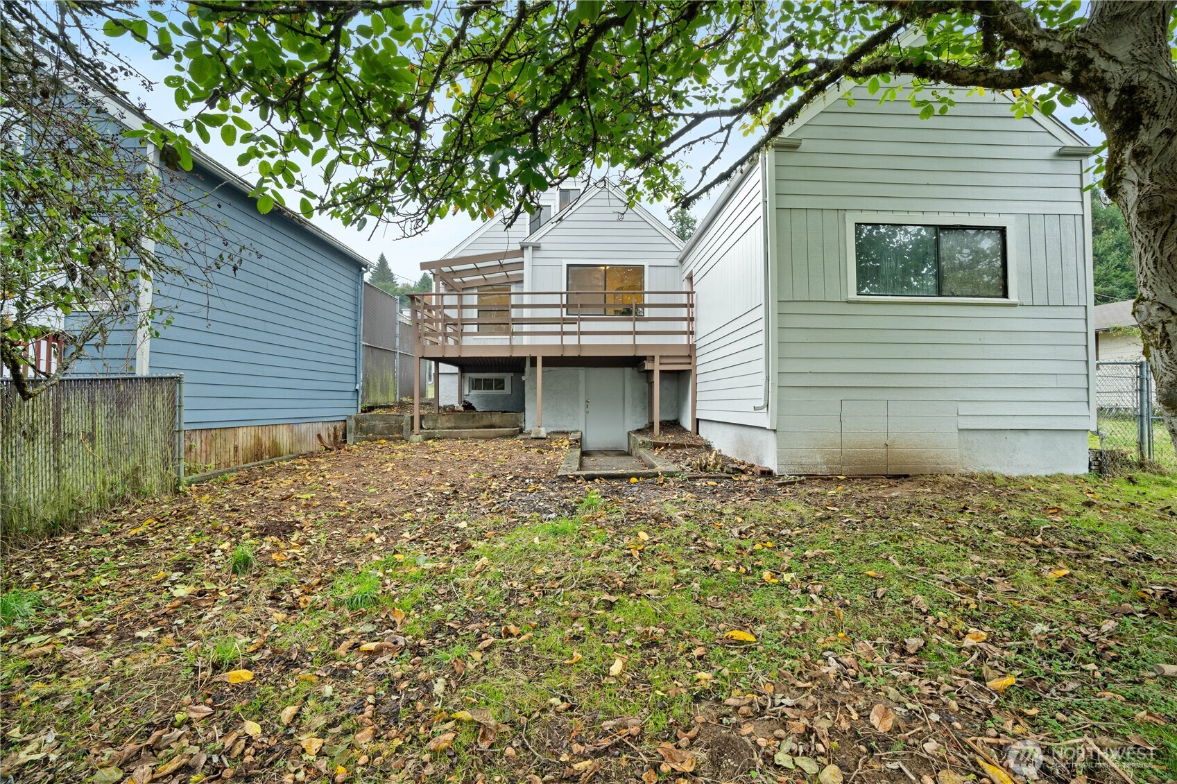 330 Wheeler Avenue Hoquiam, WA 98550 - Photo 25 of 34 a front view of a house with garden