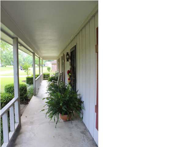 181 Blackmon Road Jackson, MS 39272 - Photo 3 of 25 Front Patio