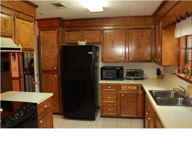 181 Blackmon Road Jackson, MS 39272 - Photo 9 of 25 Kitchen