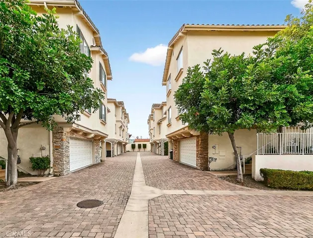 $1,225,000 | 24005 Los Codona Avenue, Torrance, CA 90505