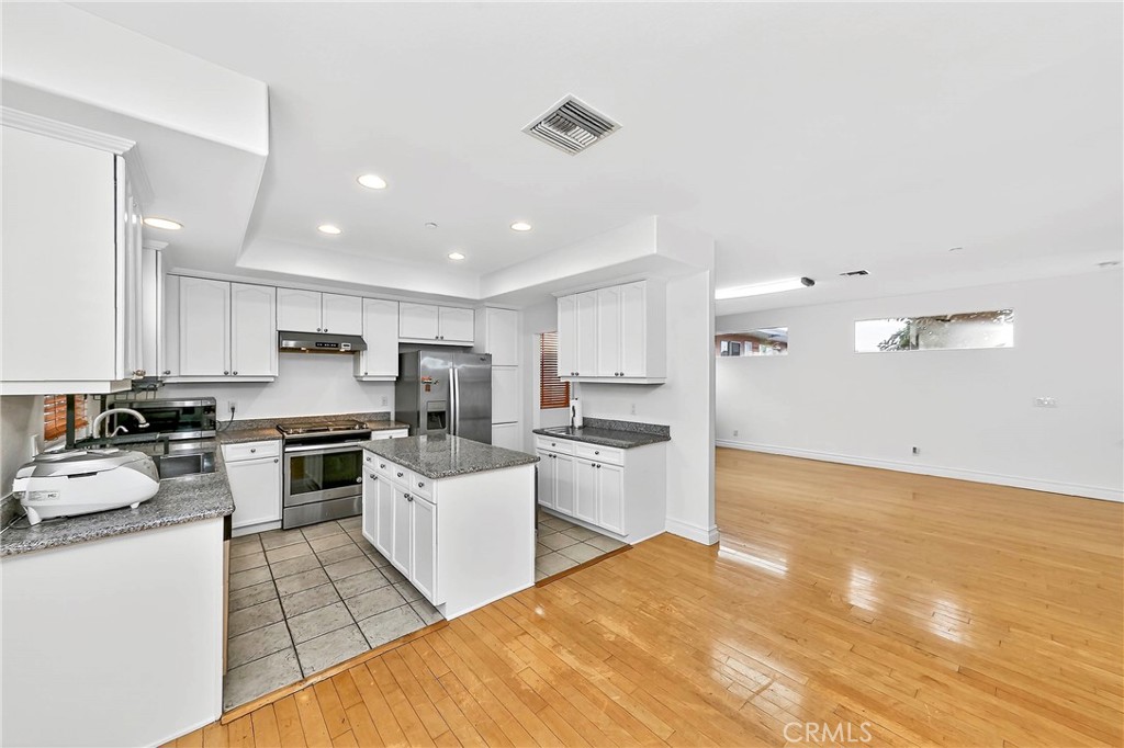 24005 Los Codona Avenue Torrance, CA 90505 - Photo 4 of 28