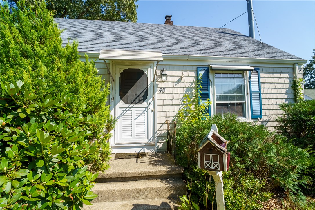 48 Buttonwoods Avenue Warwick, RI 02886 - Photo 5 of 22