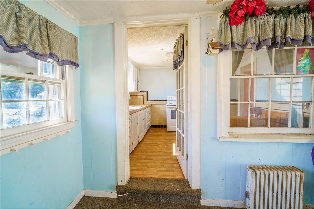 48 Buttonwoods Avenue Warwick, RI 02886 - Photo 8 of 22