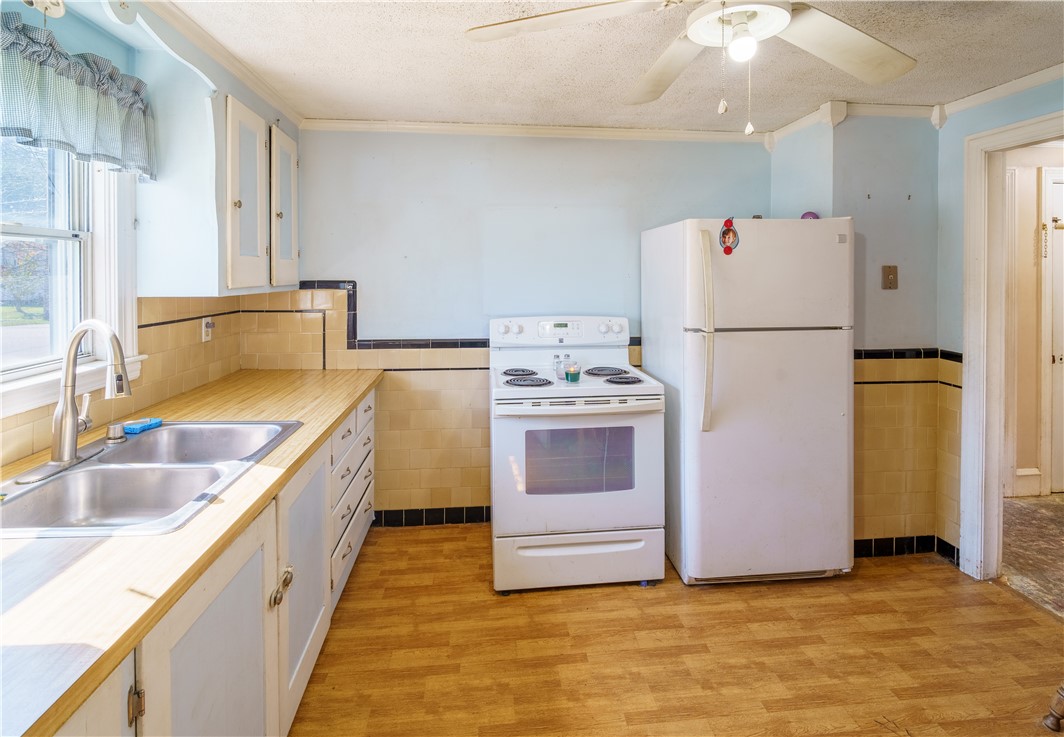 48 Buttonwoods Avenue Warwick, RI 02886 - Photo 9 of 22