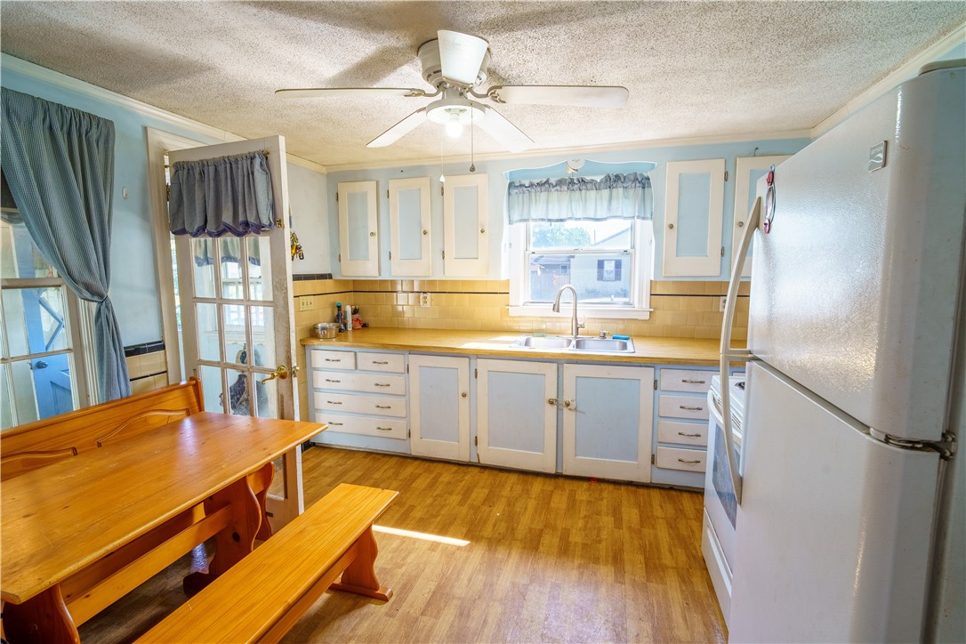 48 Buttonwoods Avenue Warwick, RI 02886 - Photo 10 of 22