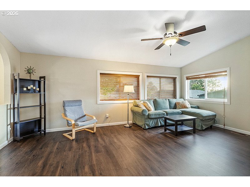 774 Southwest Sunset Way, Unit 79 Troutdale, OR 97060 - Photo 5 of 23 Family Room